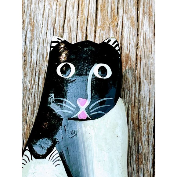 Vintage Folk Art Lacquer wood Cat Brooch - Picture 3 of 7